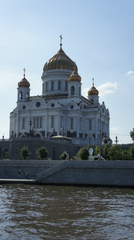 Москва- звонят колокола. Москва- златые купола. Москва- по золоту веков проходит летопись врёмен., Олег Газманов- Москва!
